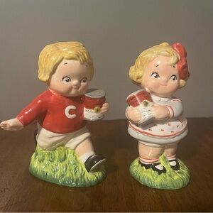 CAMPBELLS SOUP SALT PEPPER SHAKERS 2006
KID BOY FOOTBALL
GIRL RARE CHUBBY FACE
